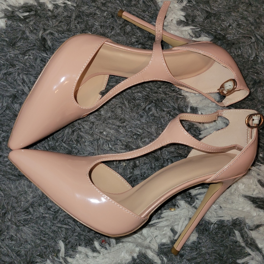 Heels - Picture 2 of 4